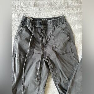 Lightning a black pants American eagle